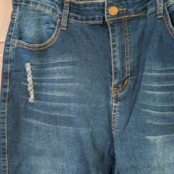 Jeans skinny leg fit good amount of stretch - Picture 4 of 5